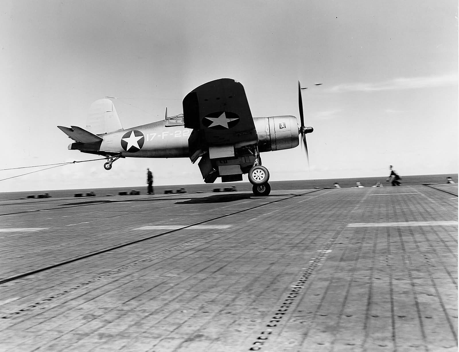 F4U-1 Corsair code 17-F-22 of VF-17 on board the carrier USS Bunker Hill CV-17 – July 17, 1943