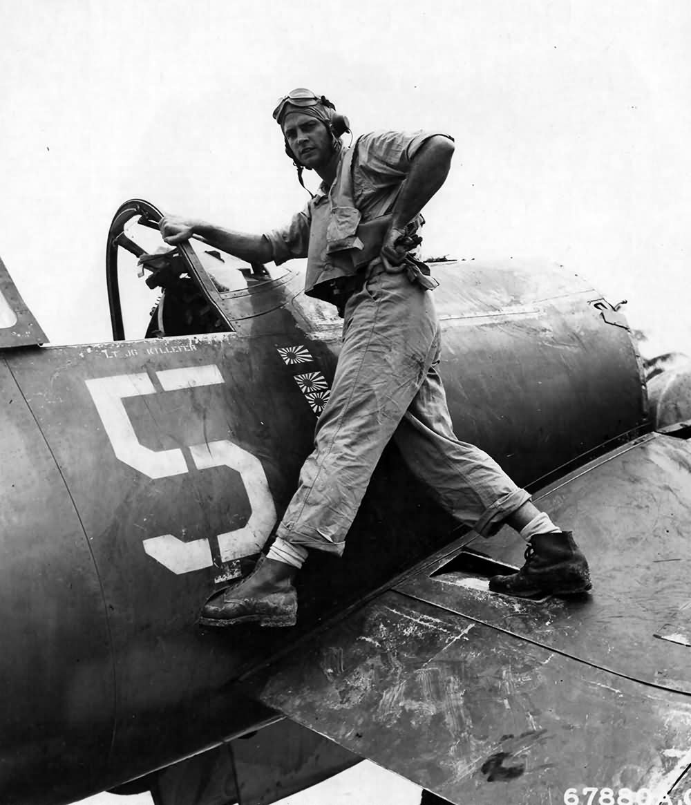 Lt (jg) Thomas Killefer VF-17 and F4U-1A Corsair white 5 (Bu No 17656)