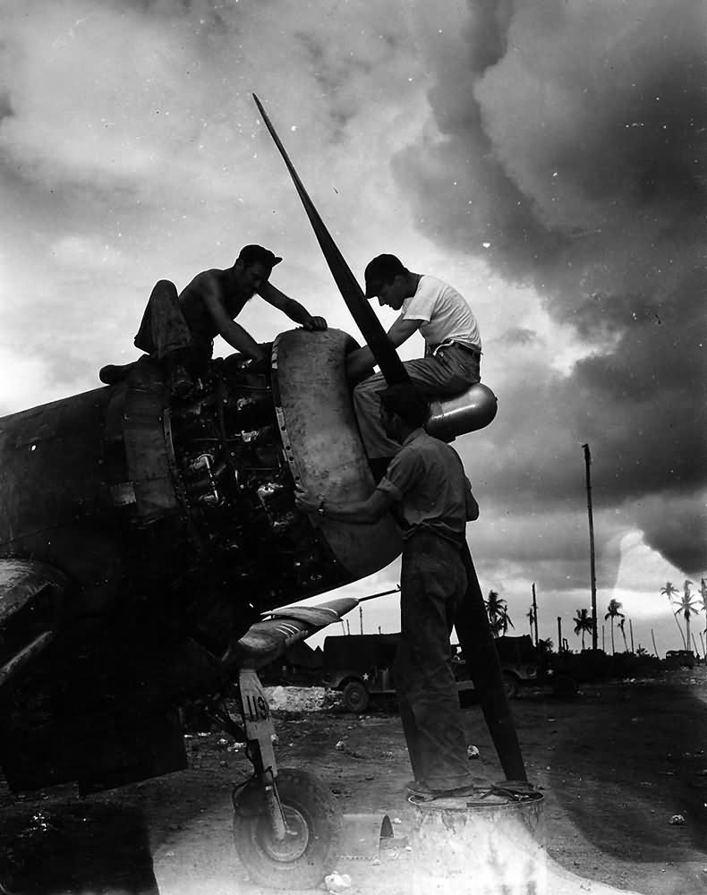 Marine mechanics work on an F4Us Pratt Whitney R-2800 August 1943