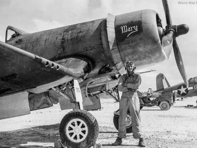 USMC Ace Major Francis Pierce of VMF-121 beside FG-1A „Mary”