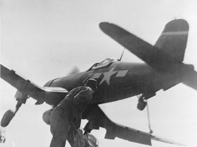 USS Essex F4U Luzon 1944