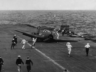 Lt(A) Alexander Macrae, RNZNVR ,1839 Sqn, crash landing on HMS Indomitable, March 26. 1945