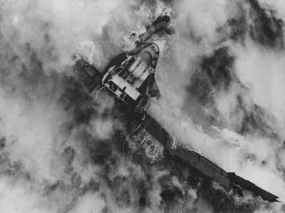 Pilot Swims from Sinking F6F Hellcat in Philippines 1945