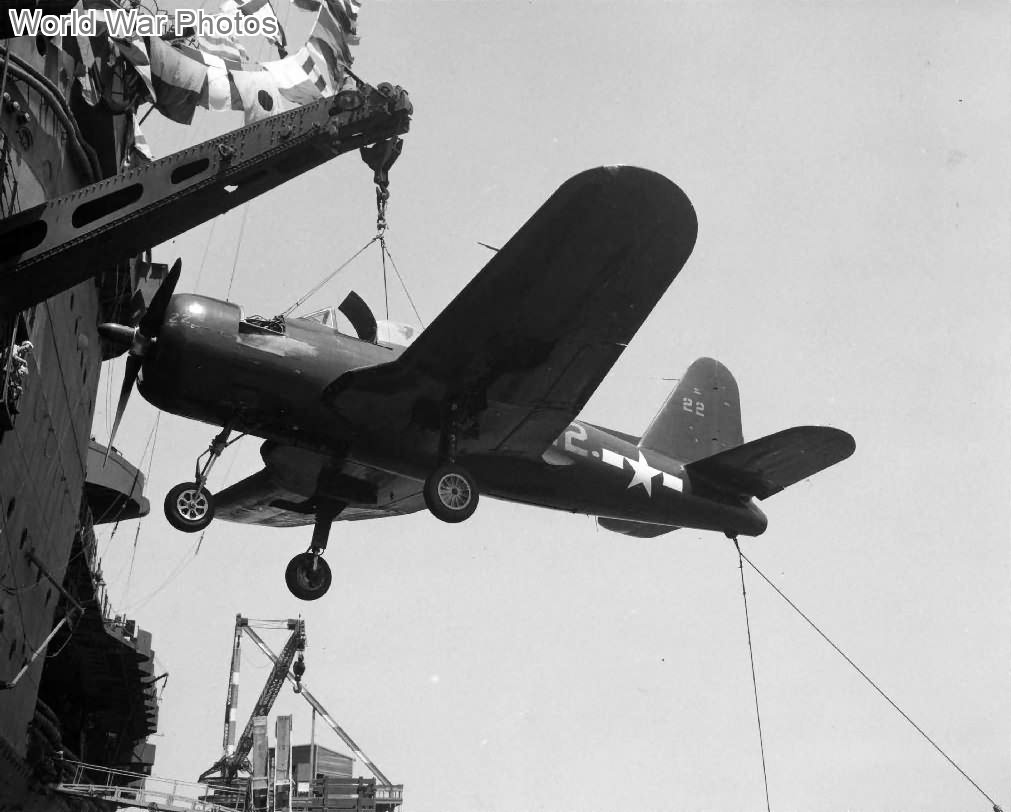 FR-1 „B22” hoisted aboard USS Ranger CV-4, 1945