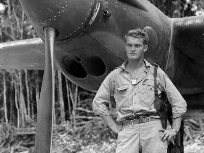 1Lt John Roehm of the 44th FS „Vampires” 18th Fighter Group and his P-38, Guadalcanal