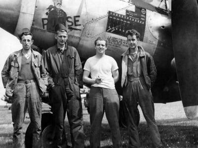 1Lt Robert Miles of the 55th FS 20th Fighter Group with his ground crew and P-38J Lightning 42-68010 code KI K