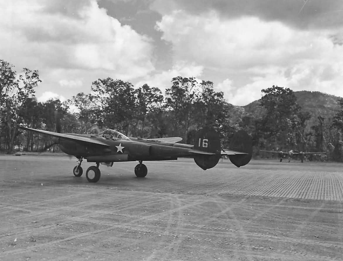 P-38F Lightning #16 s/n 42-12623 from 5th Air Force 35th FG 39th Fighter Squadron at 14 Mile Drome 1943