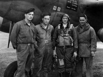 Capt Merle Nichols of the 79th FS 20th Fighter Group with his ground crew and P-38J 42-67515 coded MC-N