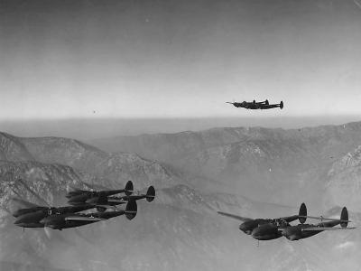 Early P-38 Lightning formation 1941