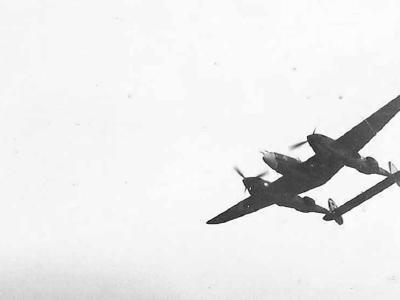 Lockheed P-38 Lightning in flight 2