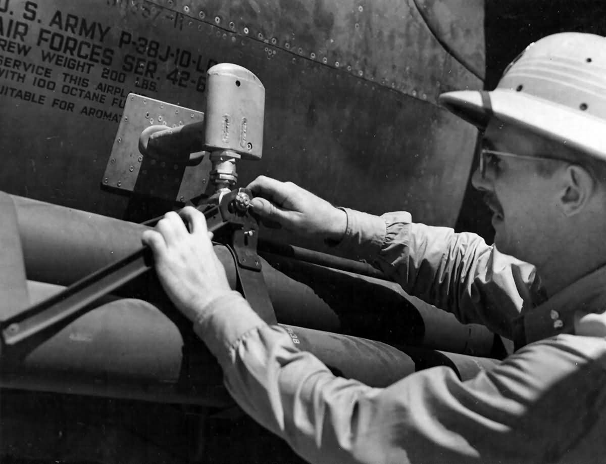 P-38J-10-LO Lightning 42-67842 with bazooka rocket tubes squadron number 4 of the 459th Fighter Squadron 2