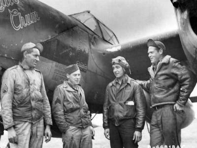 P-38J Lightning 42-104067 code LC-V, pilot: Lt Irwin Fernandes of the 77th FS 20th Fighter Group with his ground crew