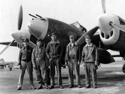 P-38J Lightning s/n 42-67412 code N2-X „The Rebel Kids”, pilot Lt Marvin Glascow of the 383rd FS 364th Fighter Group with his ground crew