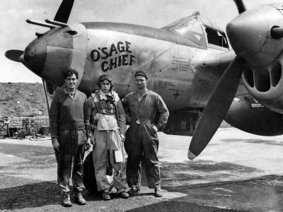 P-38J Lightning 42-68015 code MC-J, pilot Lt Harold Binkley of the 79th FS 20th Fighter Group with his ground crew