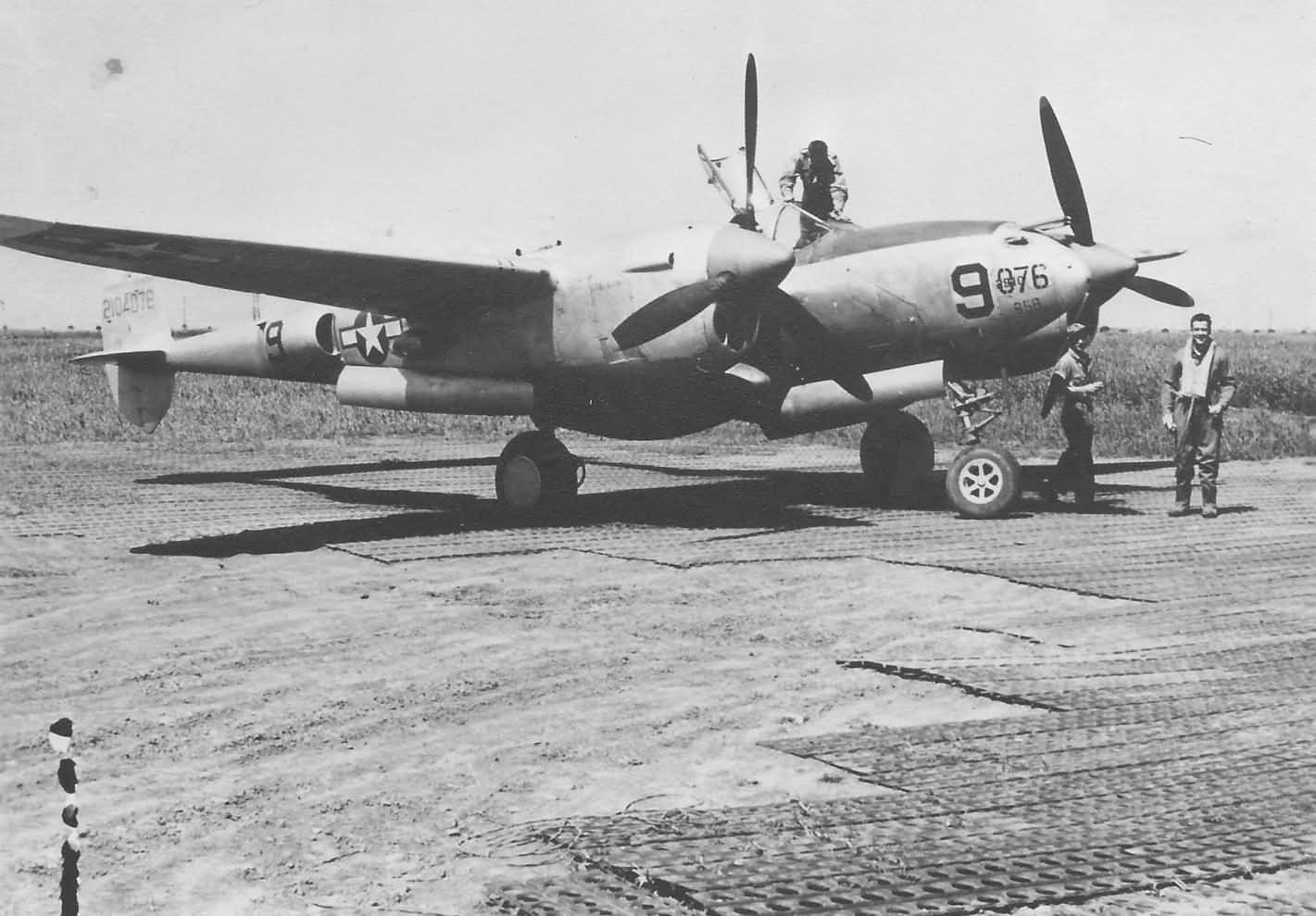 P-38 1944 Italy 42-104076 14th FG 48th FS