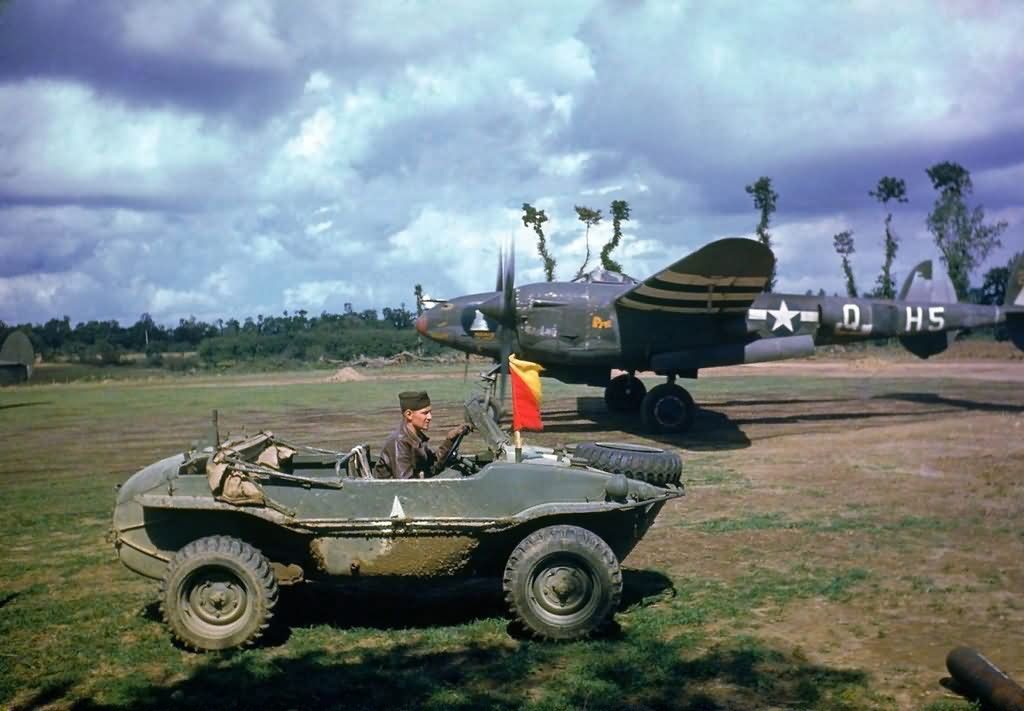 P-38 Lightning code H5-Q of 392nd Fighter Squadron 367th FG and Schwimmagen France 1944 – color photo