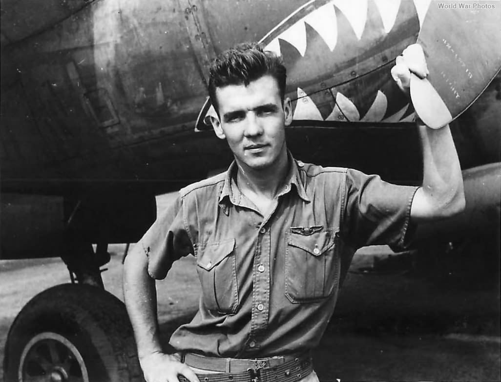 39th FS Ace Thomas J. Lynch with his P-38 ’43
