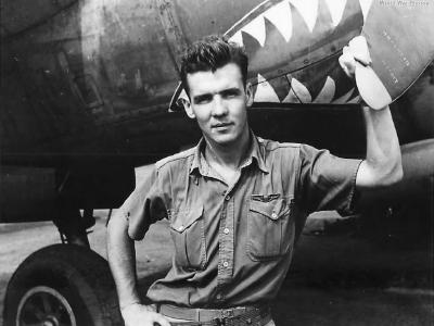 39th FS Ace Thomas J. Lynch with his P-38 ’43