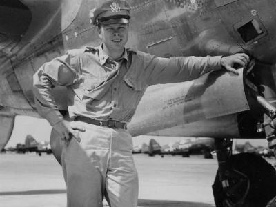 Major Richard Bong beside P-38