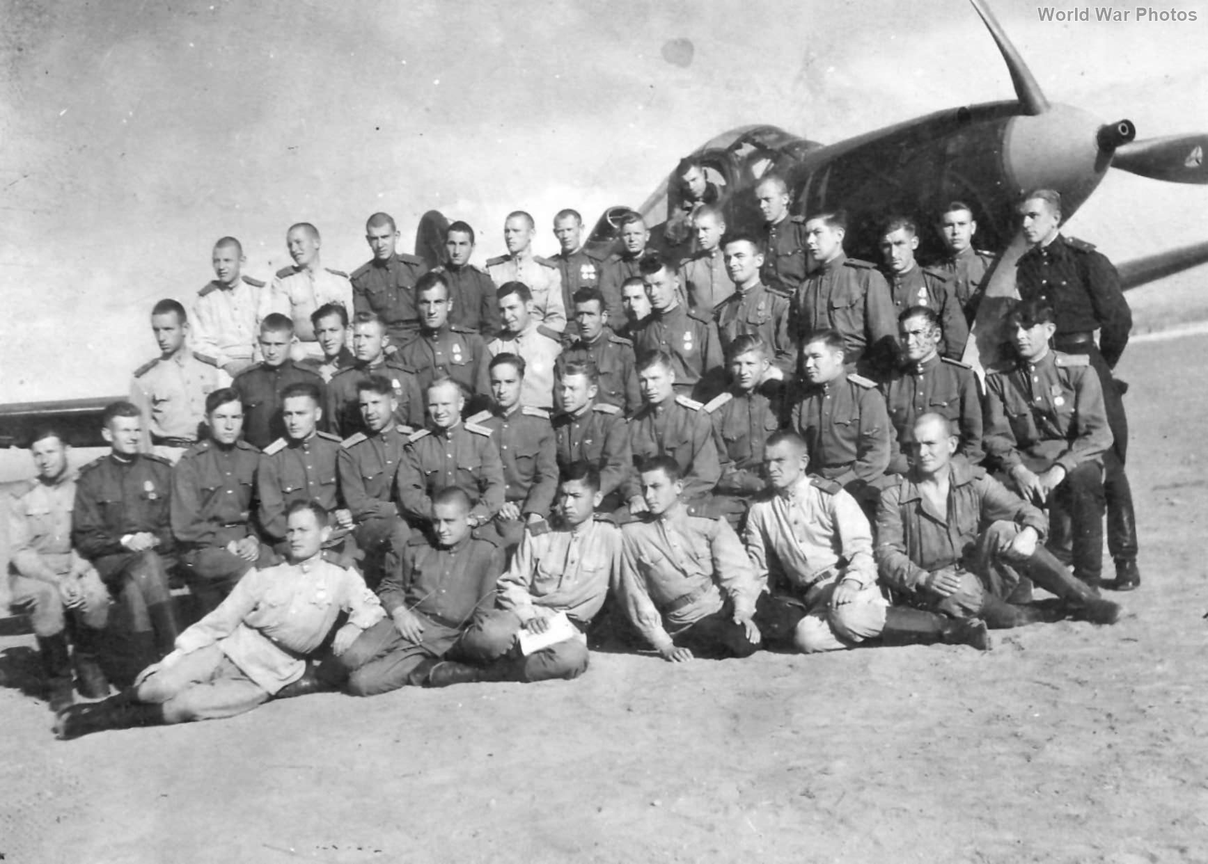 P-39 and members of 25 IAP