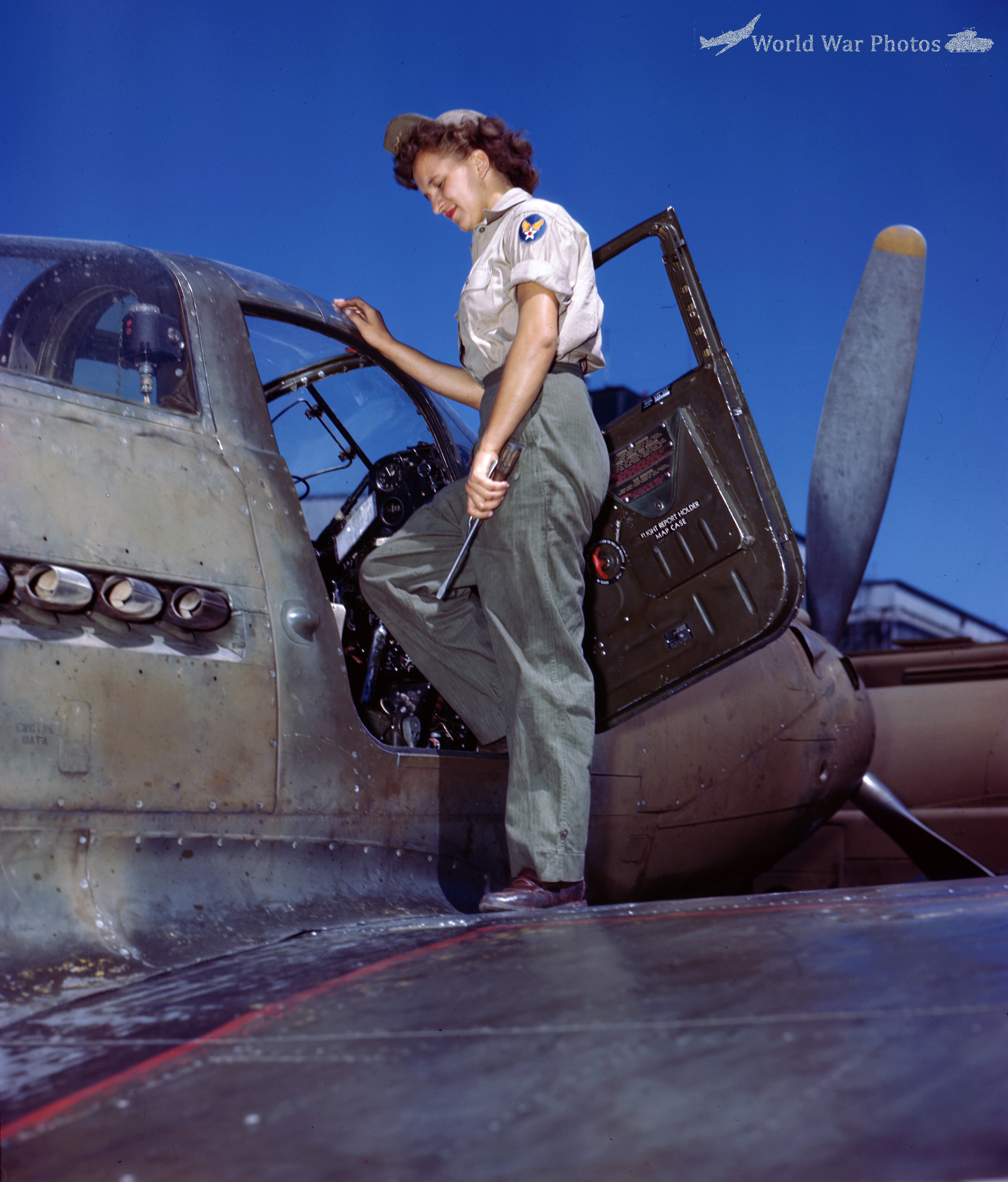 P-39 WAC Mechanic