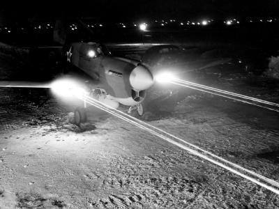 Curtiss P-40E Warhawk machine gun test at night