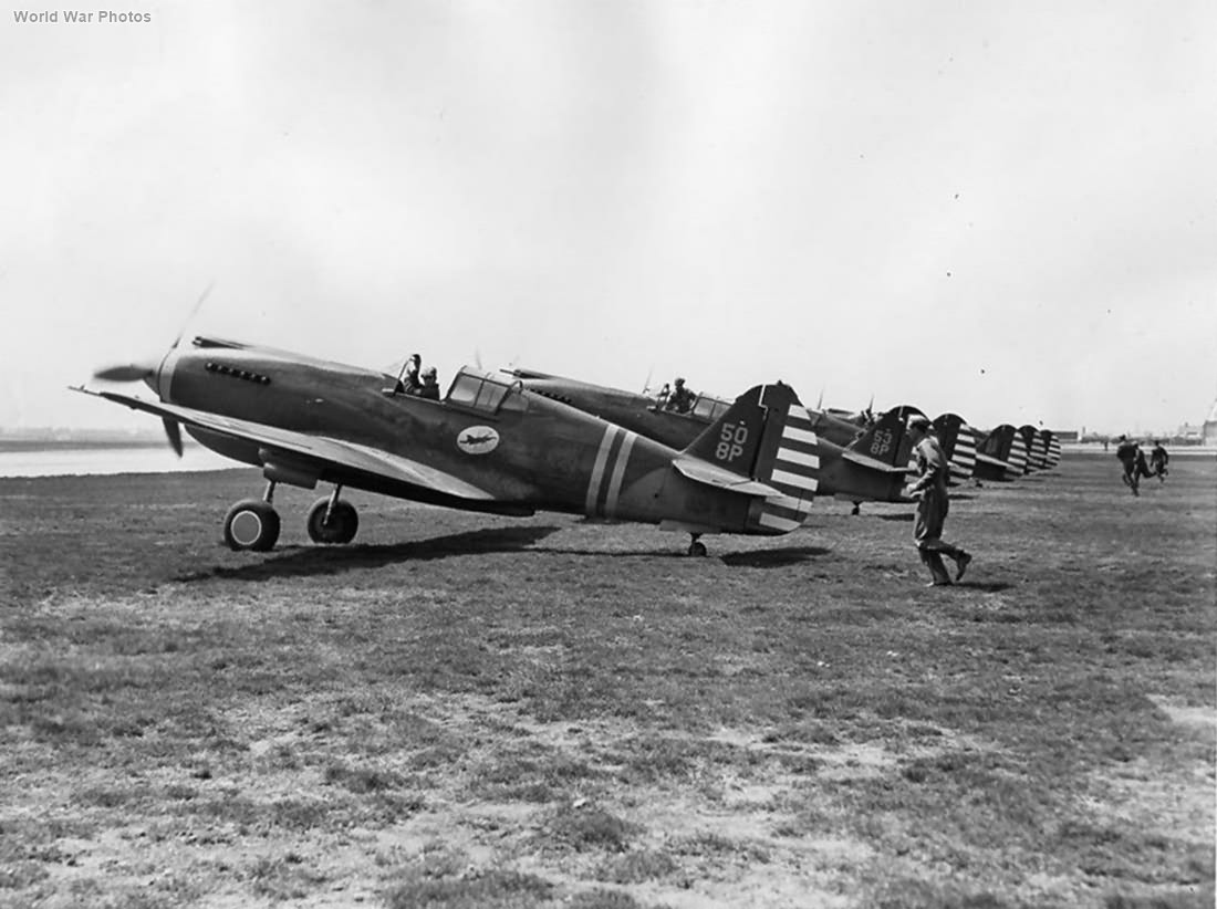 P-40_fighters_Mitchel_Field_41.jpg