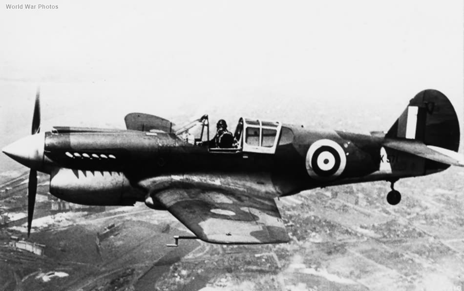 Curtiss Kittyhawk Mk I AK571