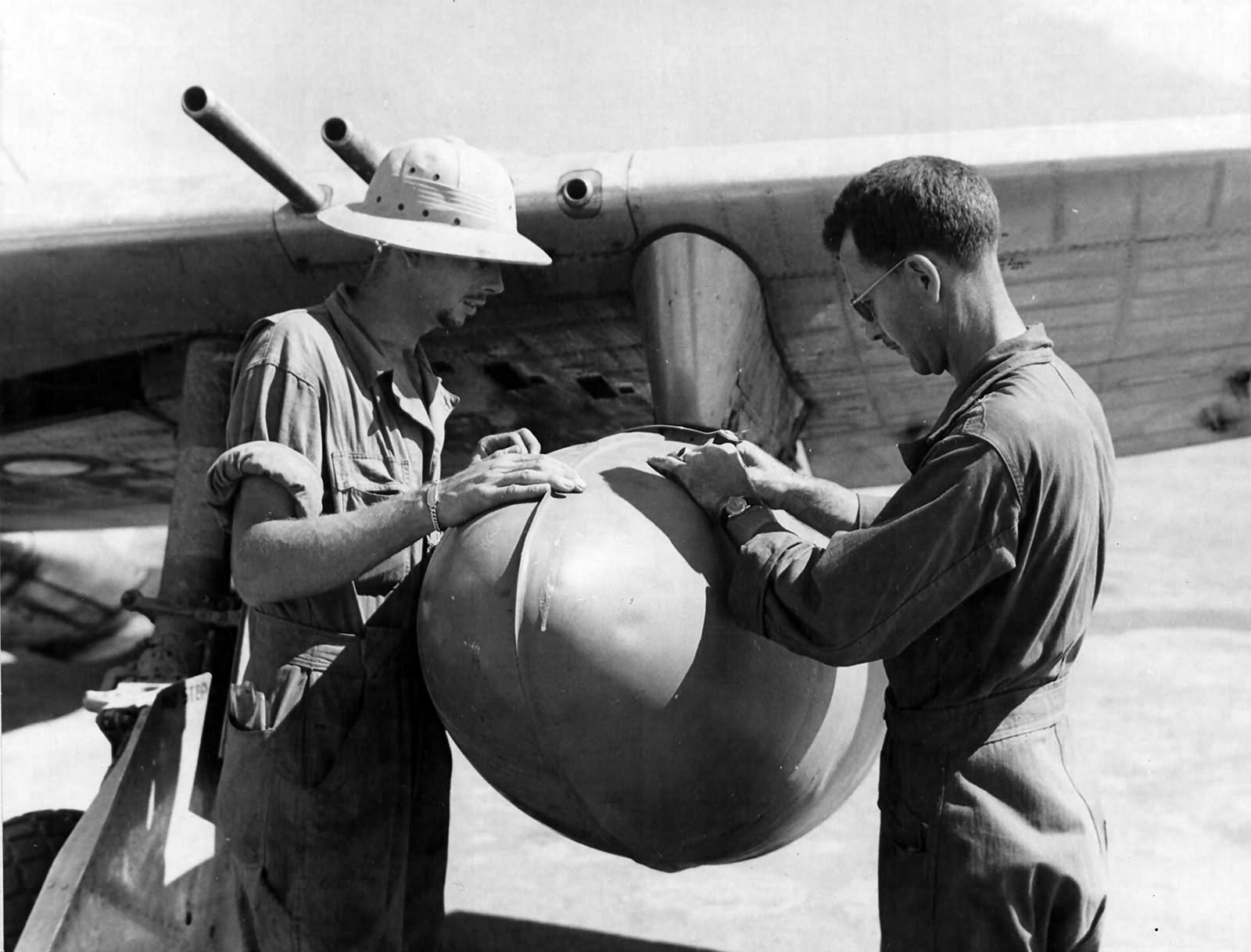 Engineer put detonator in the napalm bomb P-47 of the 333rd Fighter Squadron, 318th FG