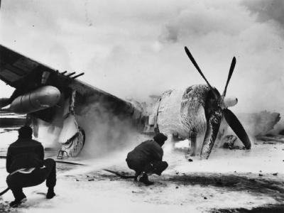 Ground personnel of the 56th FG, extinguishing a burning P-47 HV-V 42-26300 „Pengie III” – Boxted July 1944