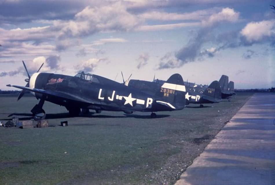 P-47 LJ-B 42-8381 WW „Little One” and LJ-D 42-7896 at East Wretham 359th FG