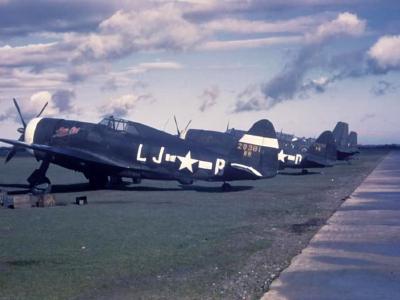 P-47 LJ-B 42-8381 WW „Little One” and LJ-D 42-7896 at East Wretham 359th FG