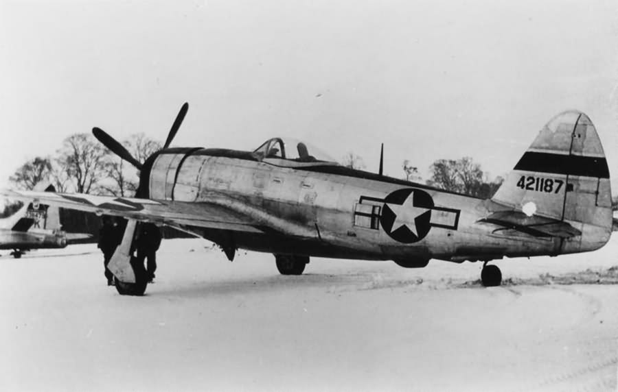 P-47 Thunderbolt 44-21187 of the 56th Fighter Group and B-17 Flying Fortress 43-38479