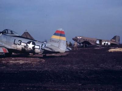 P-47 Thunderbolt L3-U, serial 42-26922 „Little Ann” of the 406th Fighter Group, 512th FS and C-47 in the background