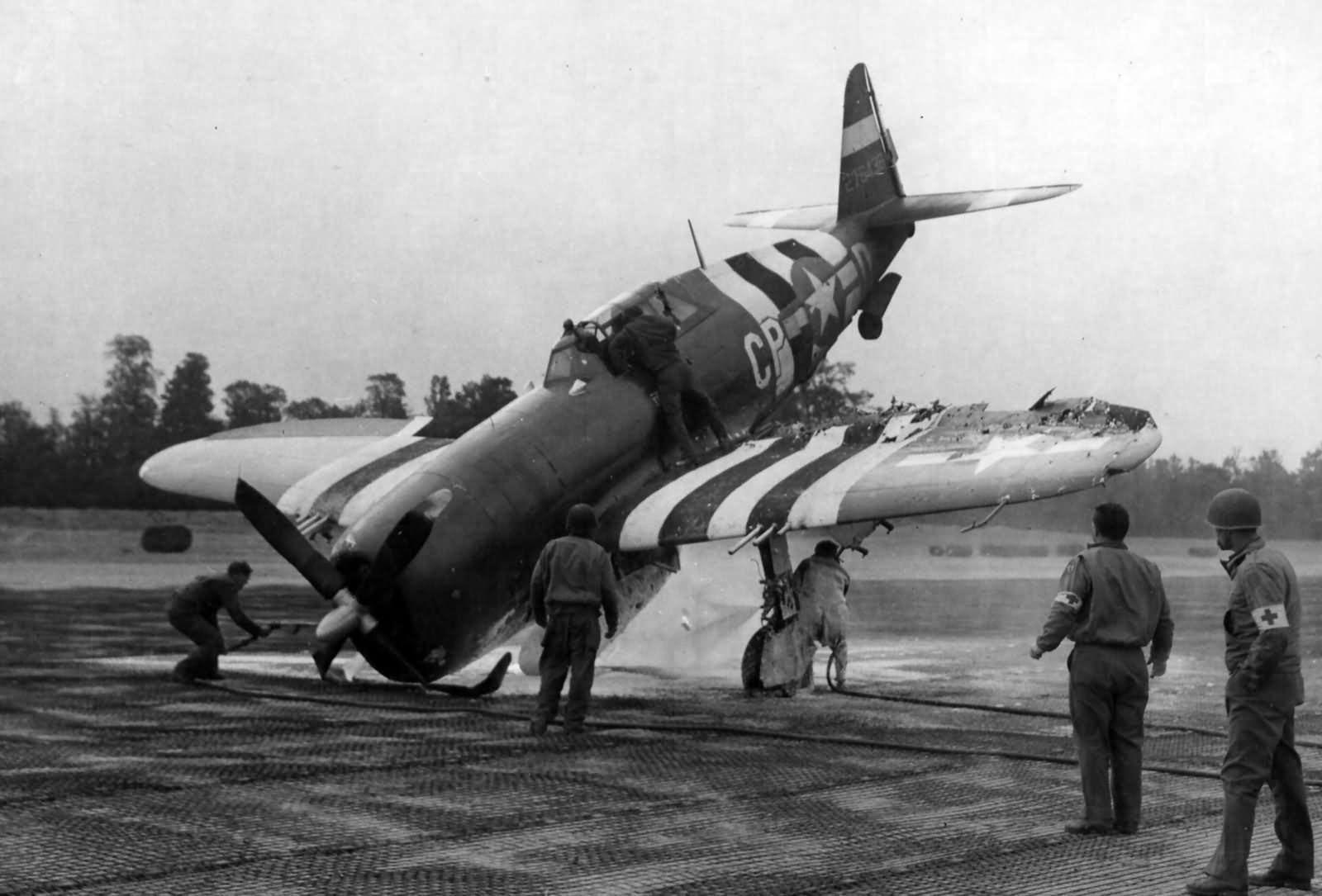 P-47 Thunderbolt of the 358 Fighter Group, 367 Fighter Squadron code CP+D, D-Day stripes Cardonville 17 06 1944
