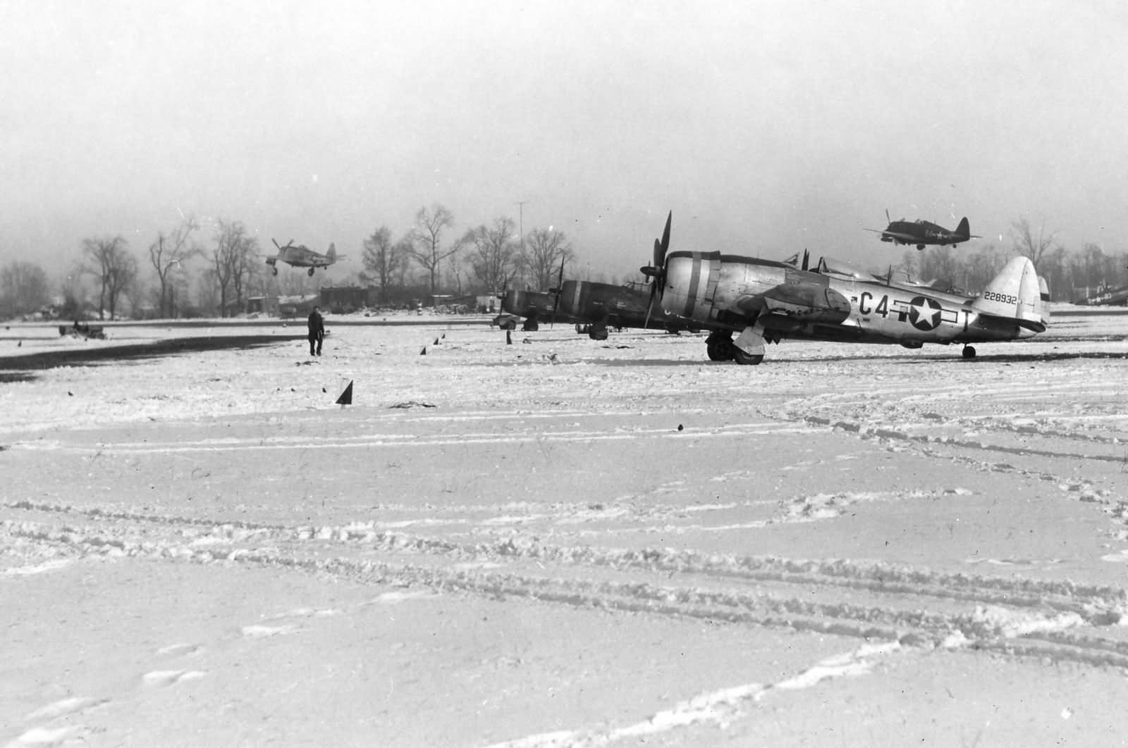 P-47D-28 Thunderbolt 365th Fighter Group 388th FS C4+T 42-28932