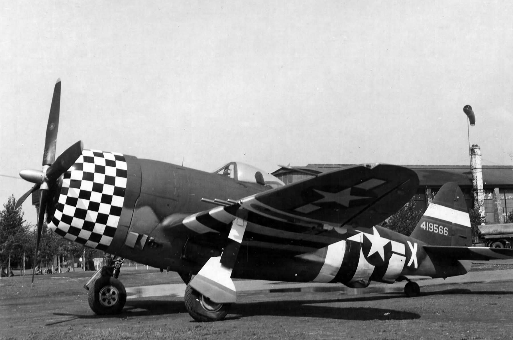 P-47D Thunderbolt „Bubbletop” named „Iron Ass/No Guts-No Glory”, serial 44-19566 of the 82nd FS, 78th FG MX-X – August 1944 Duxford