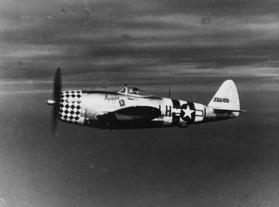 P-47D Thunderbolt LH-L 42-26455 „Maggie V” of the 353rd Fighter Group , 350t FS. Pilot: Lt Kenneth Chetwood