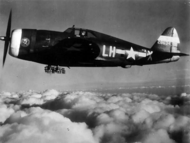 P-47D Thunderbolt Razorback, code LH-X 42-8634 „Dove of Peace IV” pilot Col Glenn E. Duncan of the 353rd Fighter Group