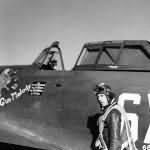 Lt Clifford Armstrong of the 352nd FS, 353rd Fighter Group with his P-47D 42-7904 SX-F. Nose art „Gun melody”