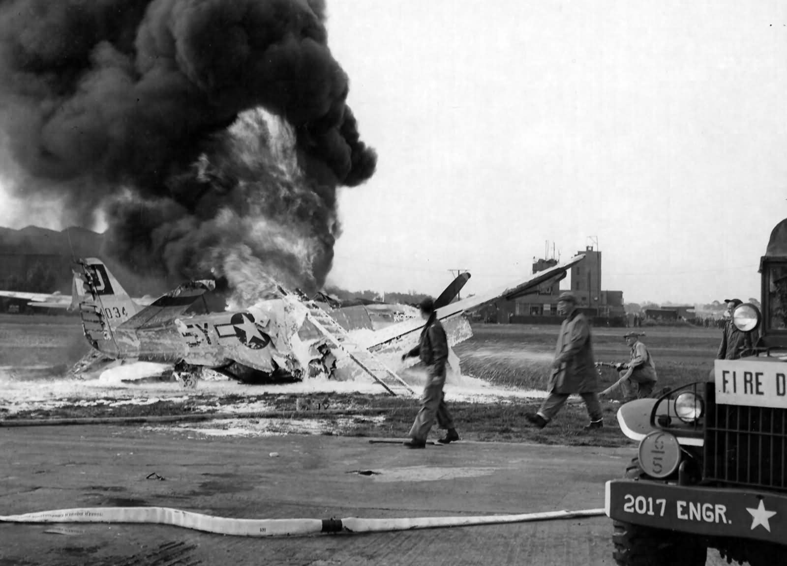Burning P-51D Mustang 44-14034 „Jackie” Code 5Y-D of the 384th FS July 1944