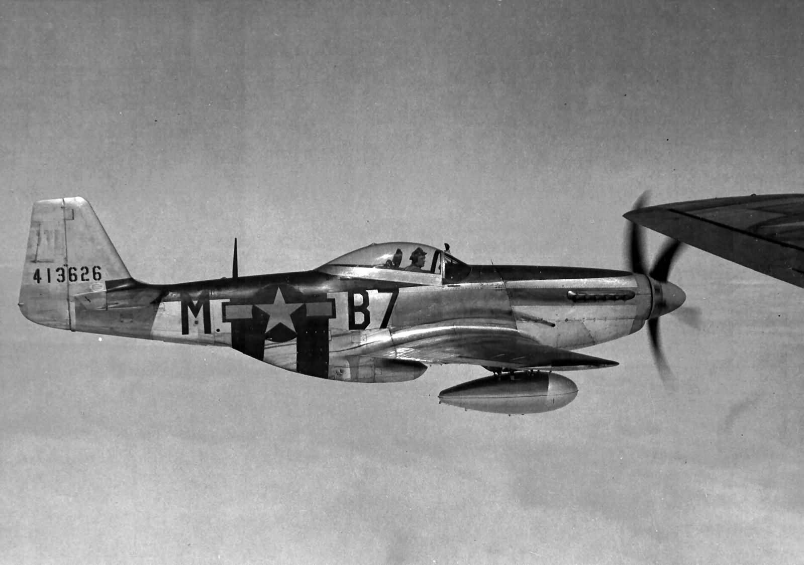 P-51D Mustang 44-13626 „Sweet Thing IV” of the 374th FS 361st Fighter Group, Code B7-M