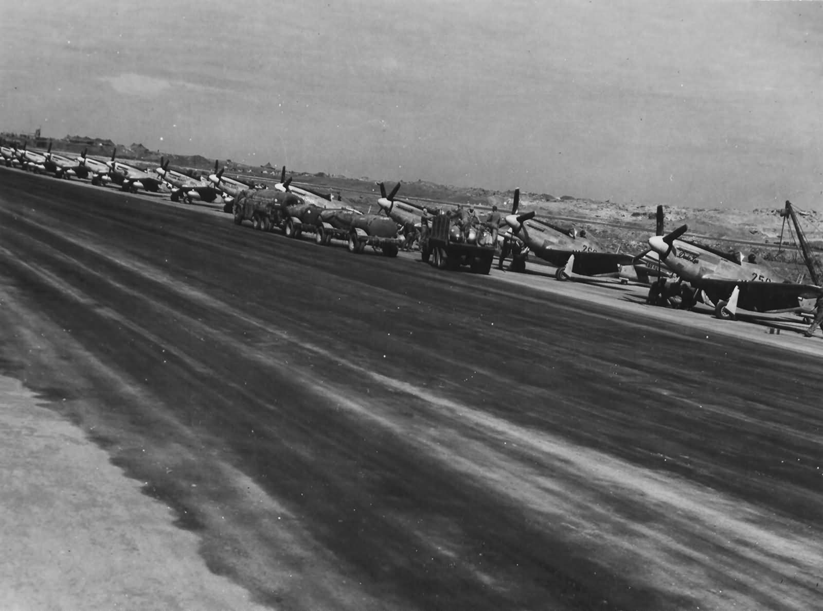 P-51D 44-63733250 Dede Lou of the 72nd FS 21st Fighter Group Iwo Jima 1945