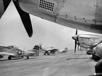 P-51D Mustang 44-63916 „Elaine” of the 46th FS 21st Fighter Group, Iwo Jima
