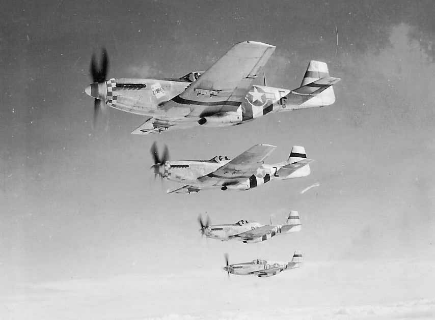 P-51 Mustang „Dee” In Formation 503rd FS 339th Fighter Group