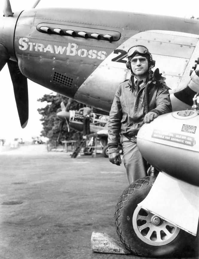 Pilot Col Mayden of the 352nd FG P-51D Mustang „Straw Boss 2” 44-14111 PE-X