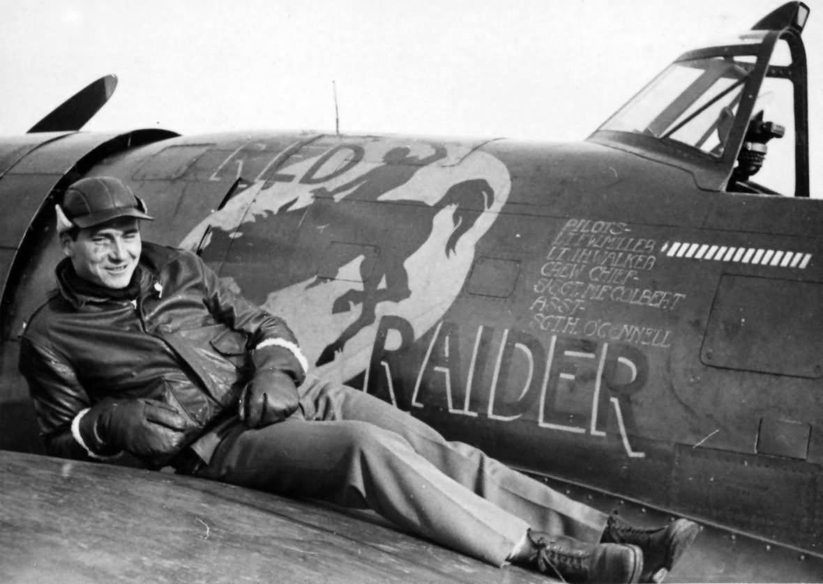 1Lt Miller on P-47D Thunderbolt 42-8511 of the 352nd Fighter Group, 328th FS PE-W „Red Raider”