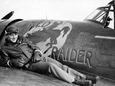 1Lt Miller on P-47D Thunderbolt 42-8511 of the 352nd Fighter Group, 328th FS PE-W „Red Raider”