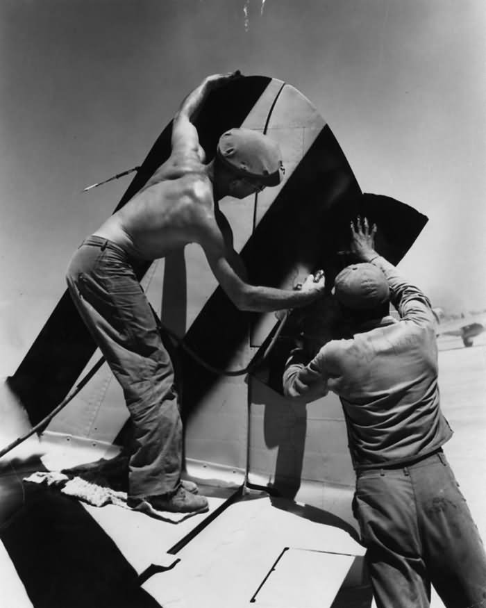 318th Fighter Group crew paint tail markings onto a P-47 Thunderbolt