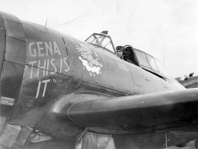 Col Mason of the 352nd Fighter Group in the cockpit of his P-47 nicknamed „Gena This Is It”